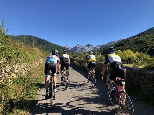 Jaca en bicicleta