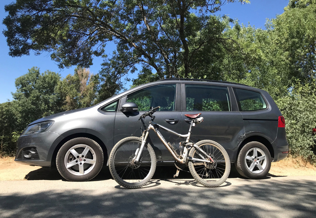 Los mejores sistemas para llevar la bicicleta en el coche este verano