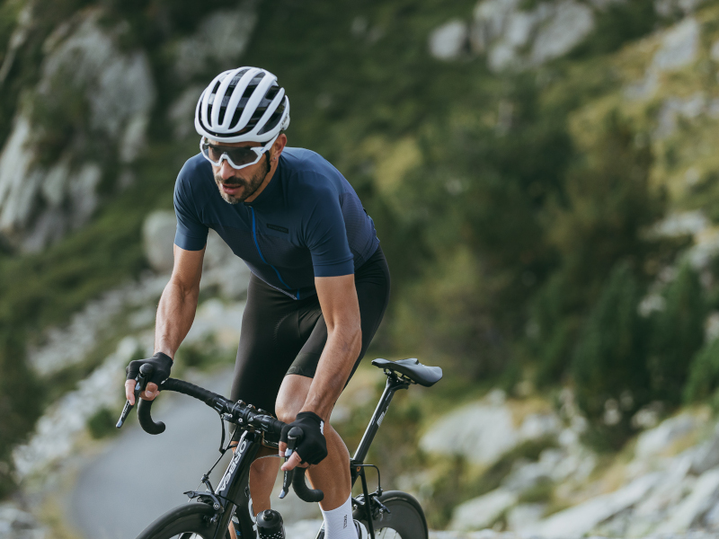 Cómo elegir gafas de ciclismo: 5 aspectos a tener en cuenta - BICIO