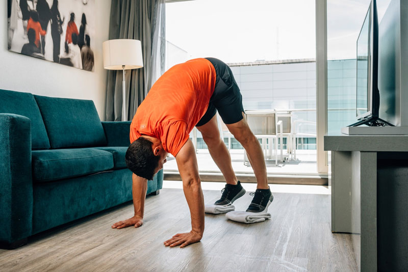 entrenar y limpiar la casa a la vez