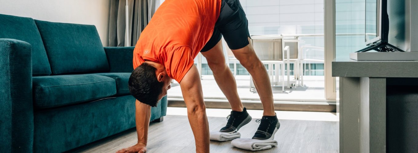 entrenar y limpiar la casa a la vez