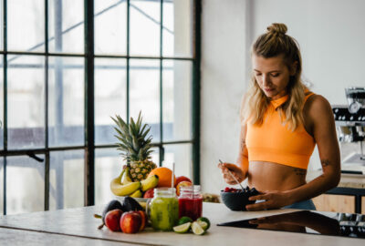 Tomar fruta en el desayuno