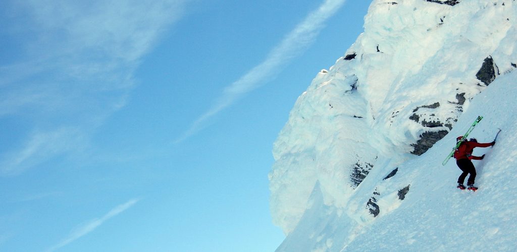 Crampones Peltz Vasak: el mejor equipo para tus aventuras de escalada en  hielo y nieve 