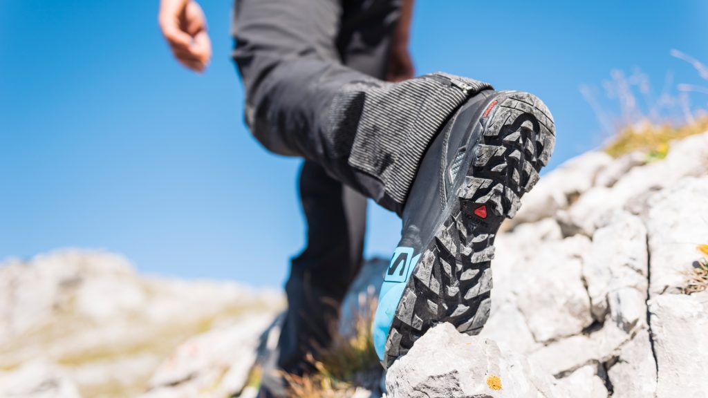 Zapatillas de trekking o botas de montaña? ¿Qué me conviene más?