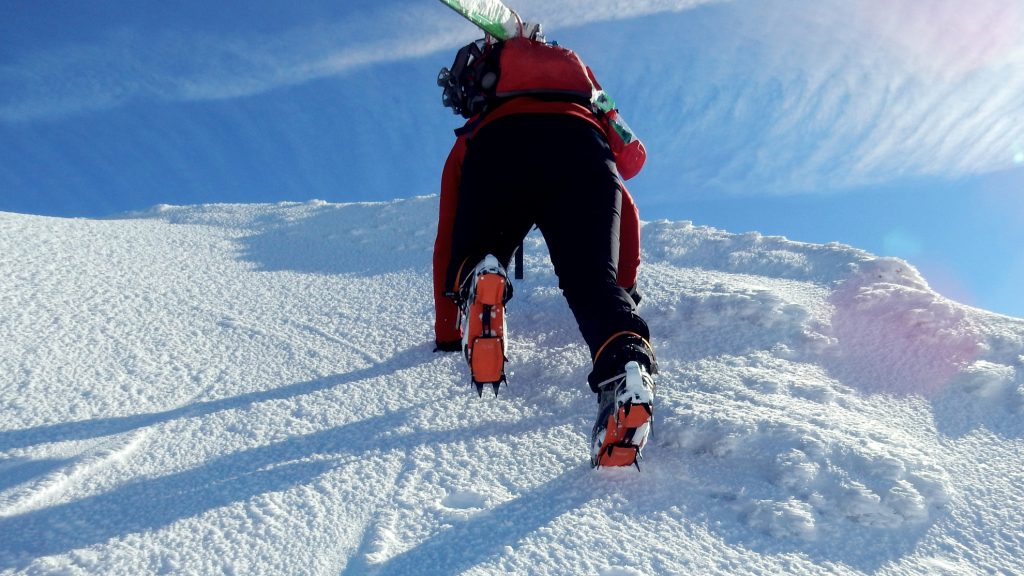 Cómo elegir tus crampones para montaña, alpinismo y esquí