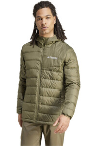 adidas chaqueta outdoor hombre MT DOWN HO J vista frontal