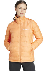 adidas chaqueta outdoor mujer W MT DOWN JKT vista frontal