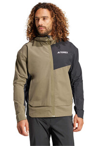 adidas chaqueta softshell hombre MT SOSH JA vista frontal