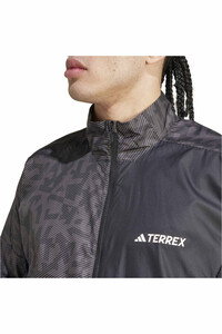 adidas CHAQUETA TRAIL RUNNING HOMBRE TRAIL WIND J vista detalle