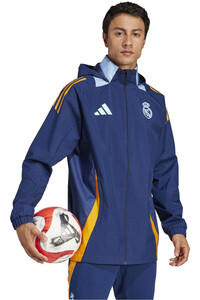 adidas chubasqueros y chaquetones entrenamiento fútbol R.MADRID 25 AW JKT vista detalle