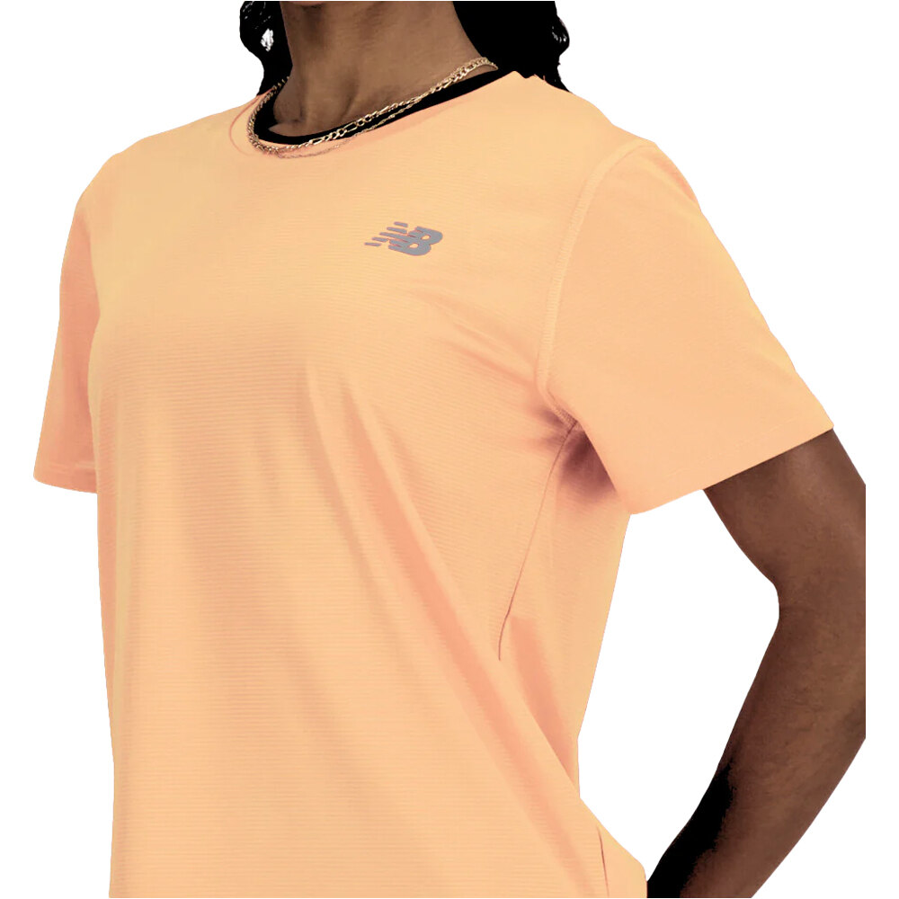 New Balance camiseta entrenamiento manga corta mujer Sport Essentials T-Shirt vista detalle