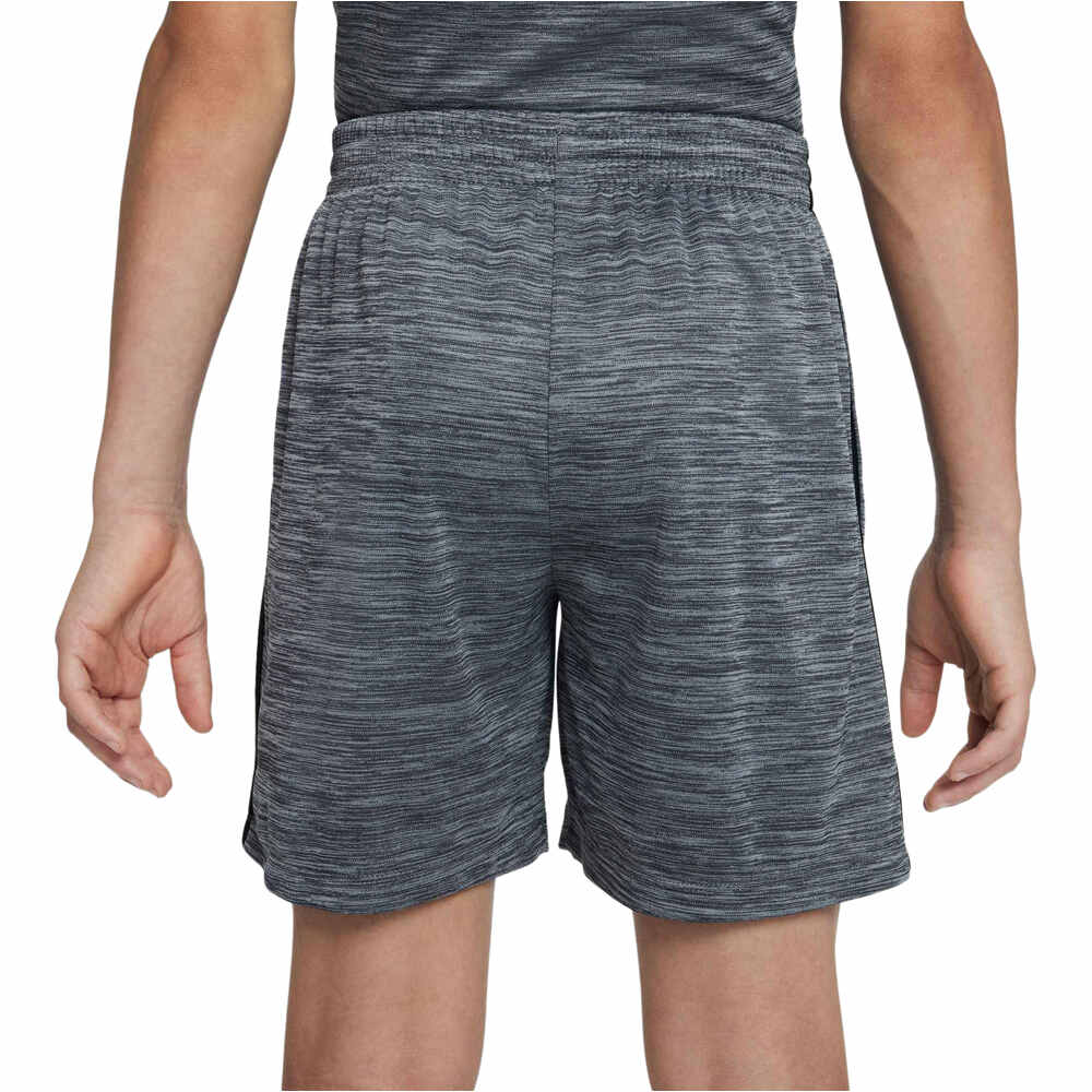 Nike bermuda niño B NK DF MULTI SHORT LBR HTHR vista trasera