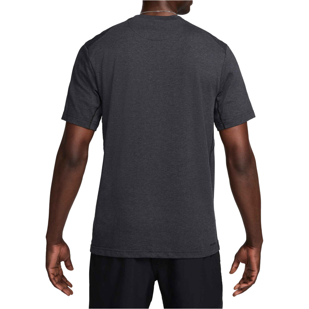 Nike camiseta fitness hombre M NK DF PRIMARY SWOOSH TOP SS vista trasera