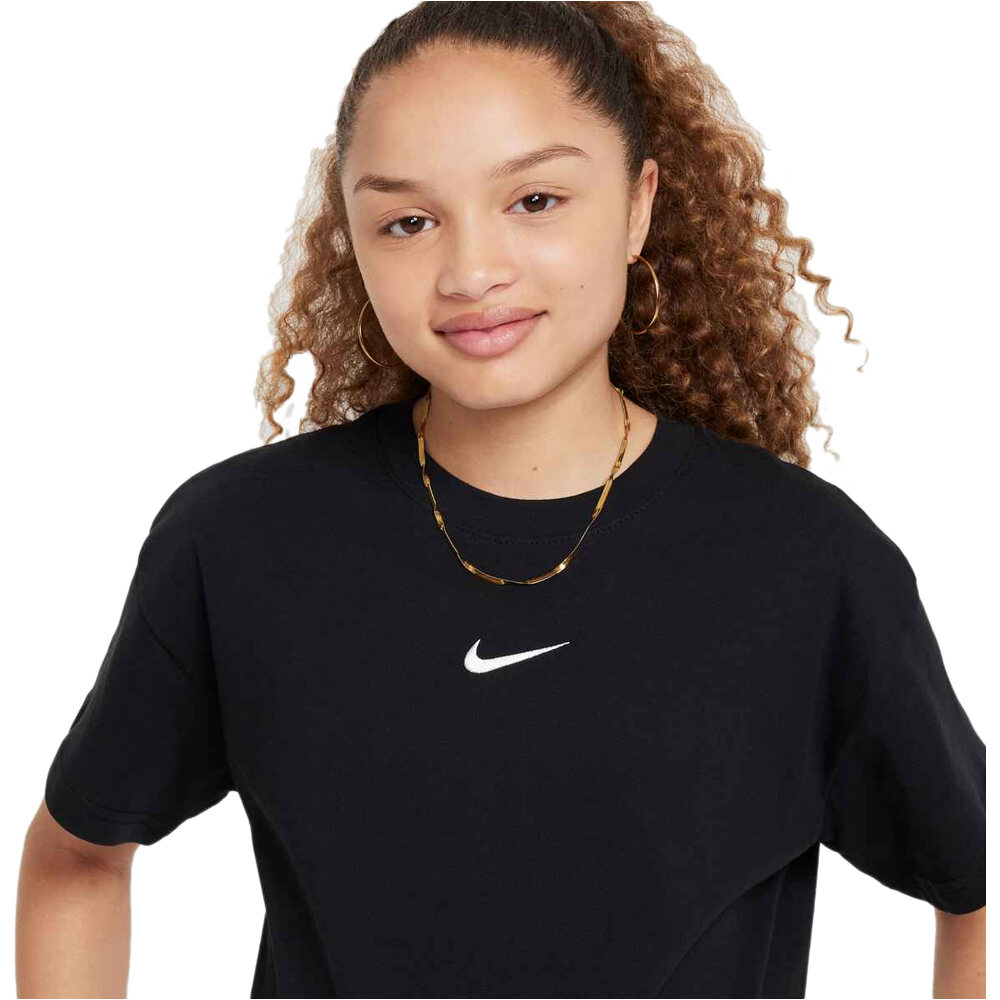 Nike camiseta manga corta niña G NSW TEE BOY ESSNTL LBR vista detalle