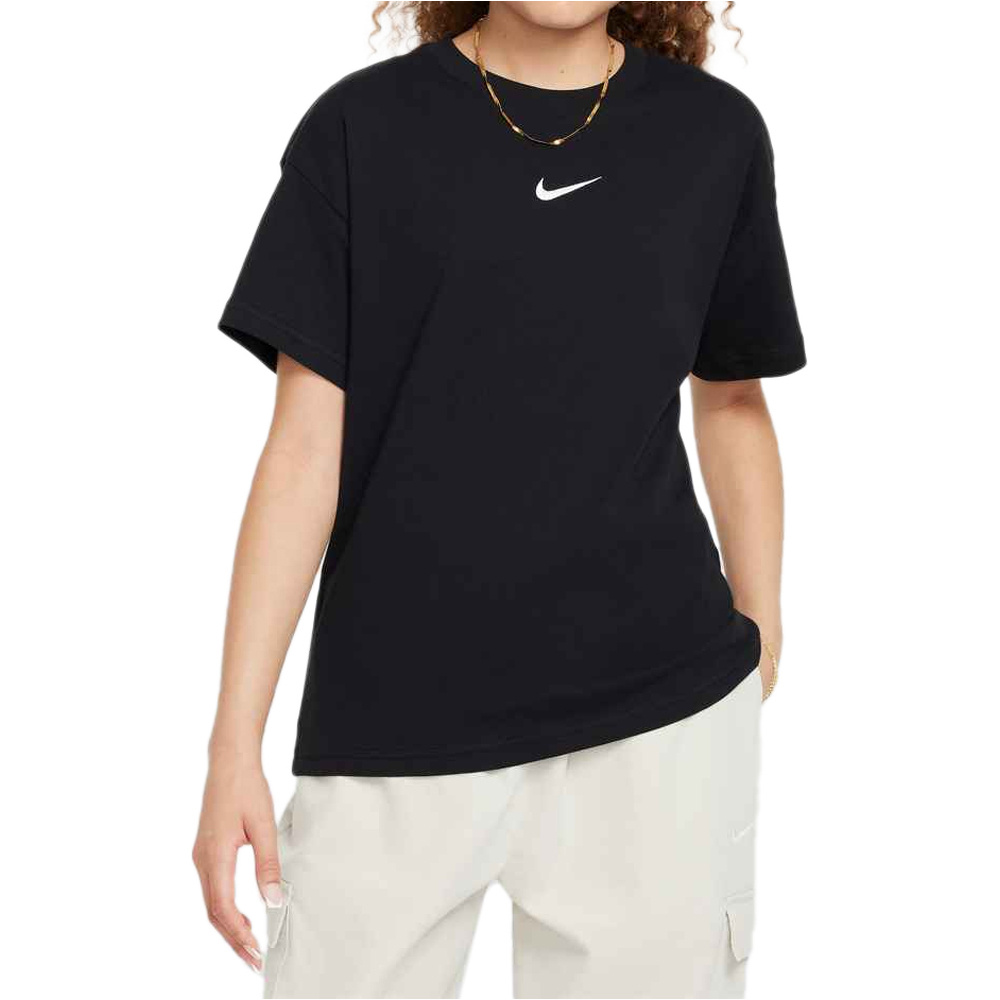 Nike camiseta manga corta niña G NSW TEE BOY ESSNTL LBR vista frontal