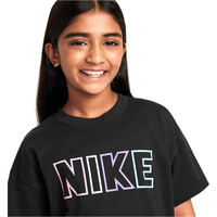 Nike camiseta manga corta niña G NSW TEE ESSENTIAL AOP vista detalle