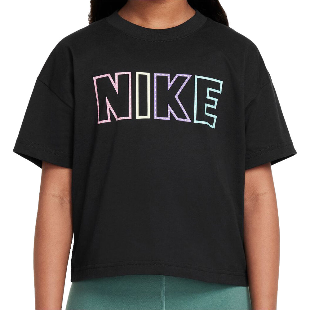 Nike camiseta manga corta niña G NSW TEE ESSENTIAL AOP vista frontal