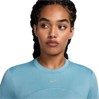 Nike camiseta técnica manga larga mujer W NK SWIFT ELMNT DF UV CRW TOP vista detalle