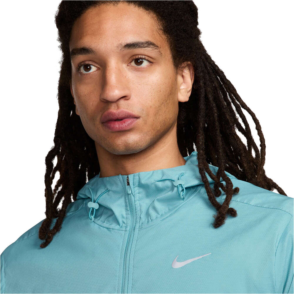 Nike CHAQUETA RUNNING HOMBRE M NK IMP LGHT WINDRNNER JKT vista detalle