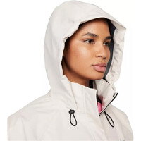 Nike CHAQUETA RUNNING MUJER W NK SWIFT SF JKT vista detalle