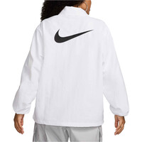 Nike chaquetas mujer W NSW ESSTL WVN UV HBR CCH JKT vista trasera