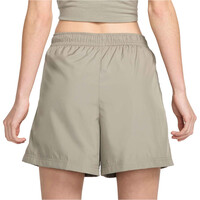 Nike pantalón corto deporte mujer W NSW MR ESSNTL WVN SHORT vista trasera