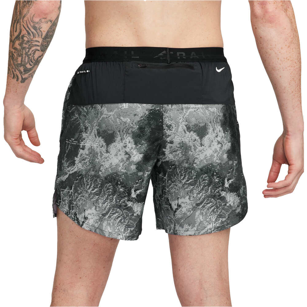 Nike pantalón running hombre M NK DF STRIDE 7BF SHORT AOP vista trasera