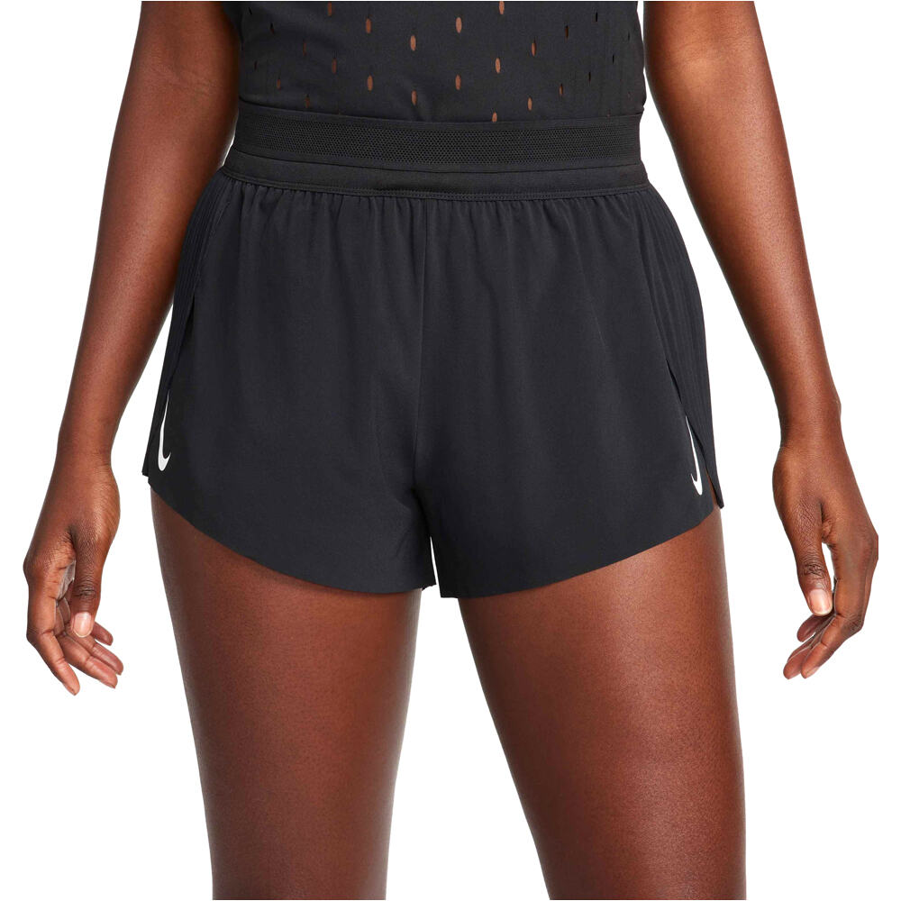 Nike pantalón running mujer W NK ARSWFT DFADV MR 3IN SHORT vista frontal