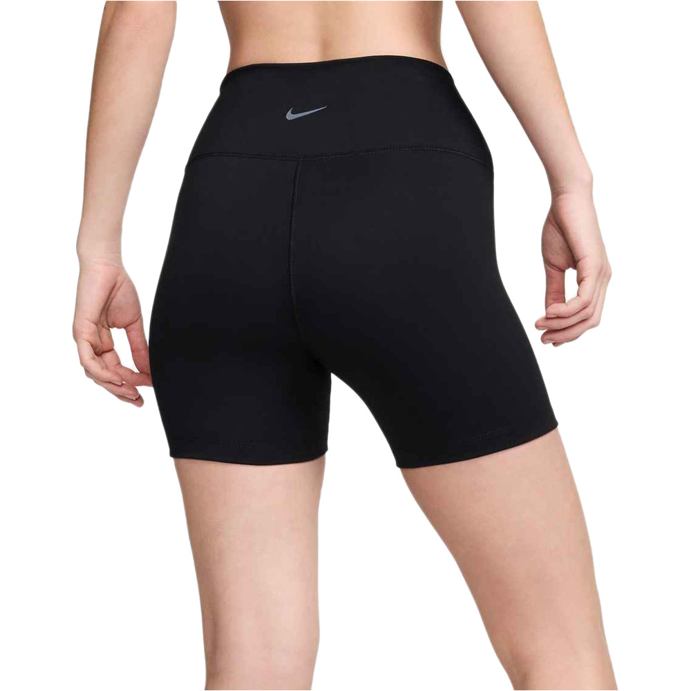 Nike pantalones y mallas cortas fitness mujer W NK DF ONE HR 5IN SHORT vista trasera