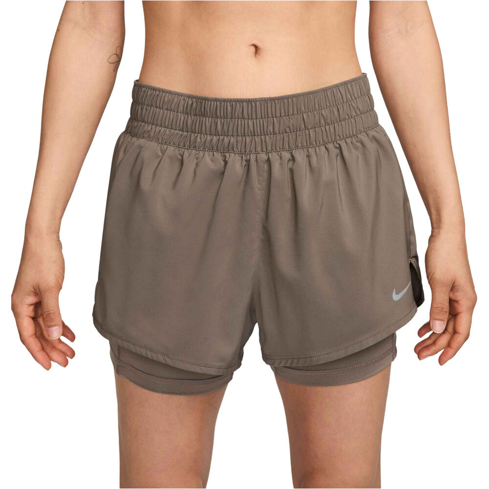 Nike pantalones y mallas cortas fitness mujer W NK ONE DF MR 3IN 2N1 SHORT vista frontal