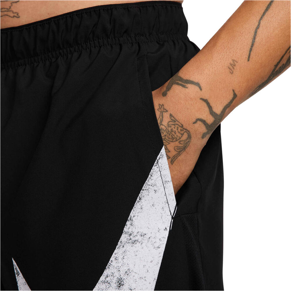 Nike pantaloneta técnica hombre M NK DF CHALLENGER SWOOSH 5IN vista detalle