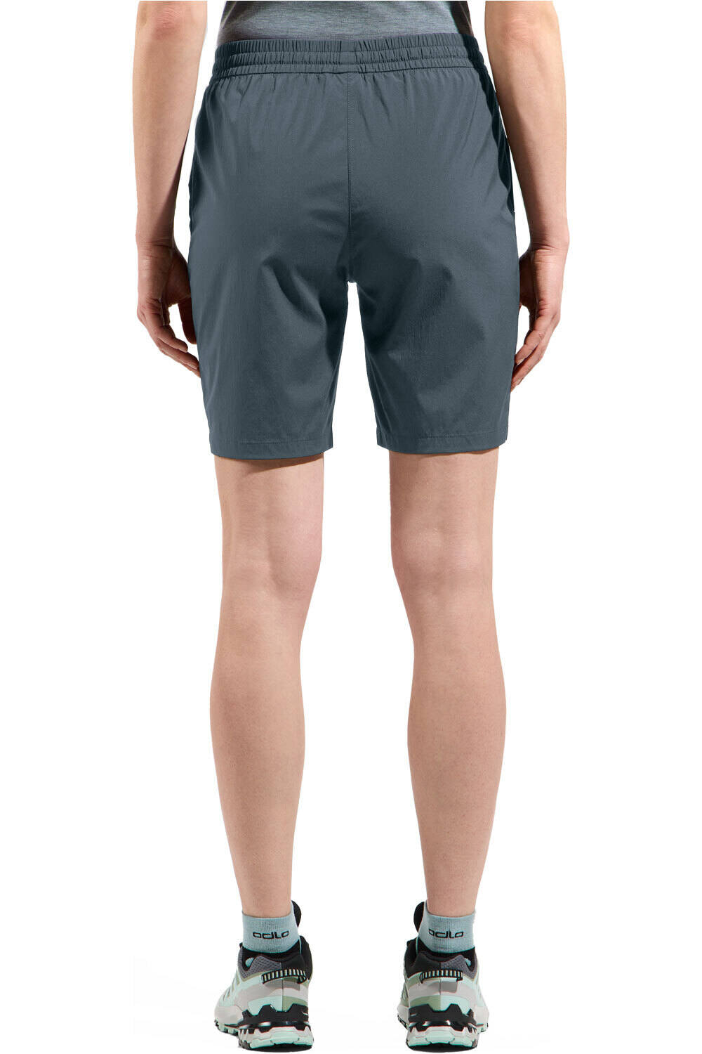 Odlo pantalón corto montaña mujer Short ESSENTIAL vista trasera