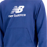 New Balance sudadera hombre Essentials Stacked Logo FT Hoodie vista detalle