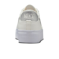 Nike zapatilla moda mujer W BLAZER LOW PLATFORM ESS vista trasera