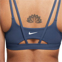 Nike Sujetador Yoga W NK DF ALATE TRACE BRA vista detalle