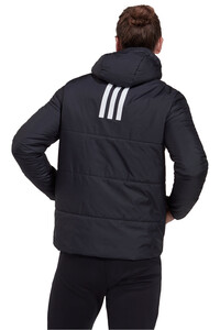 adidas chaqueta outdoor hombre BSC 3 bandas Insulated con capucha vista frontal