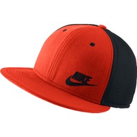 Nike visera lona NIKE TECH PACK TRUE - RED vista frontal