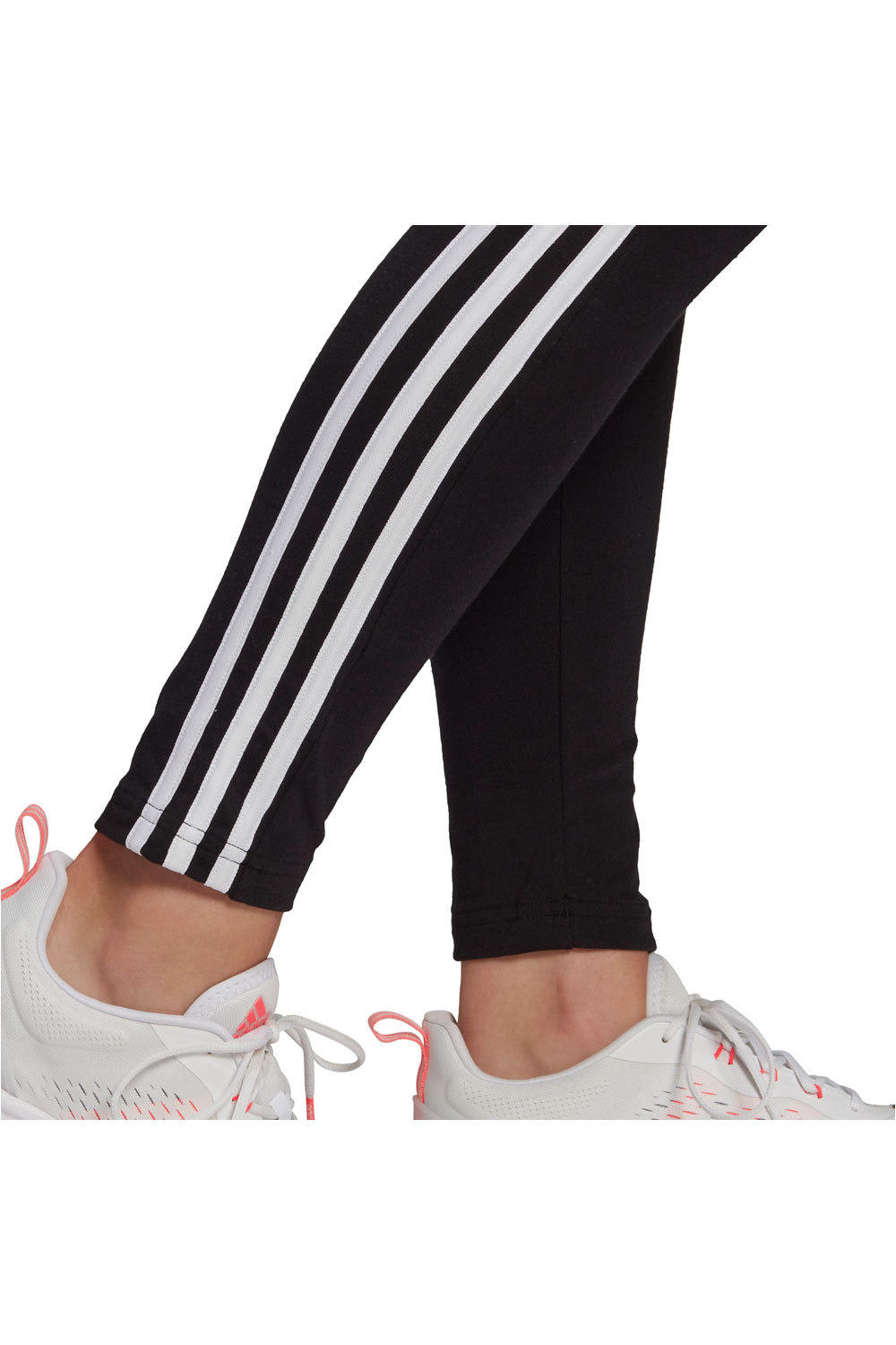 adidas pantalón mujer LOUNGEWEAR Essentials 3 bandas 03