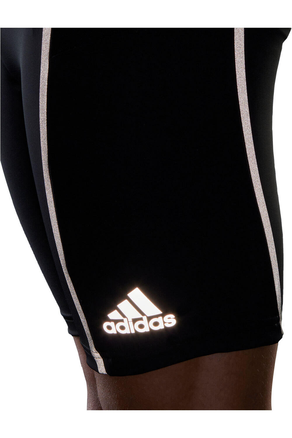 adidas malla corta running hombre Saturday vista trasera