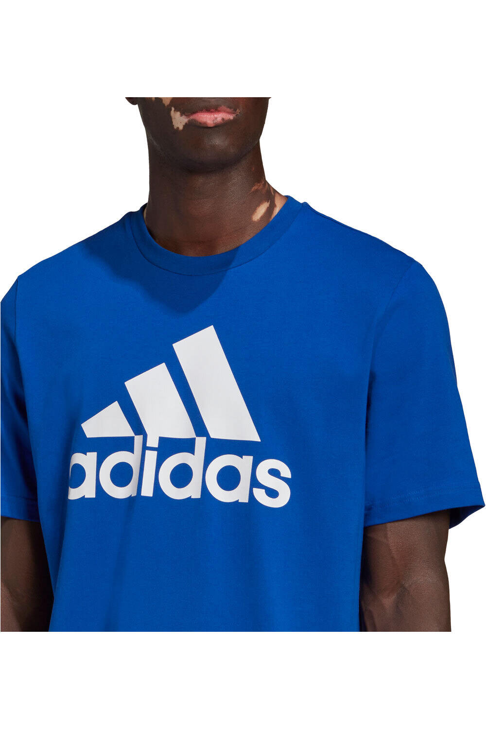 adidas camiseta manga corta hombre Essentials Big Logo vista detalle