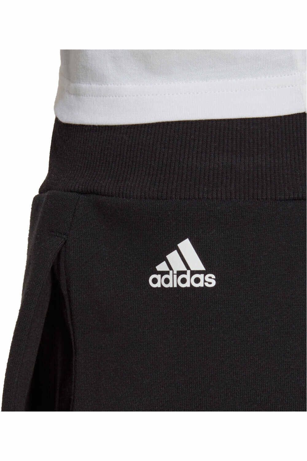 adidas pantalón mujer Essentials Multi-Colored Logo vista detalle