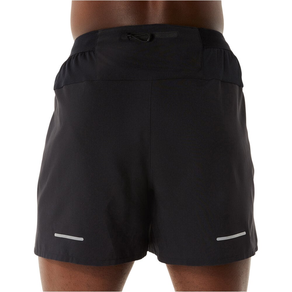 Asics pantaloneta técnica hombre ROAD 5IN SHORT vista trasera