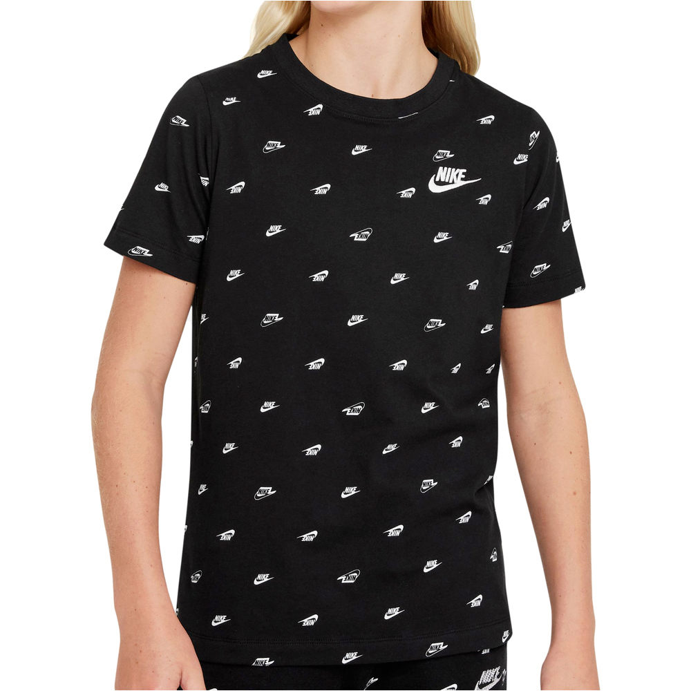 Nike camiseta manga corta niño NSW TEE SWOOSH AOP FA22 vista detalle