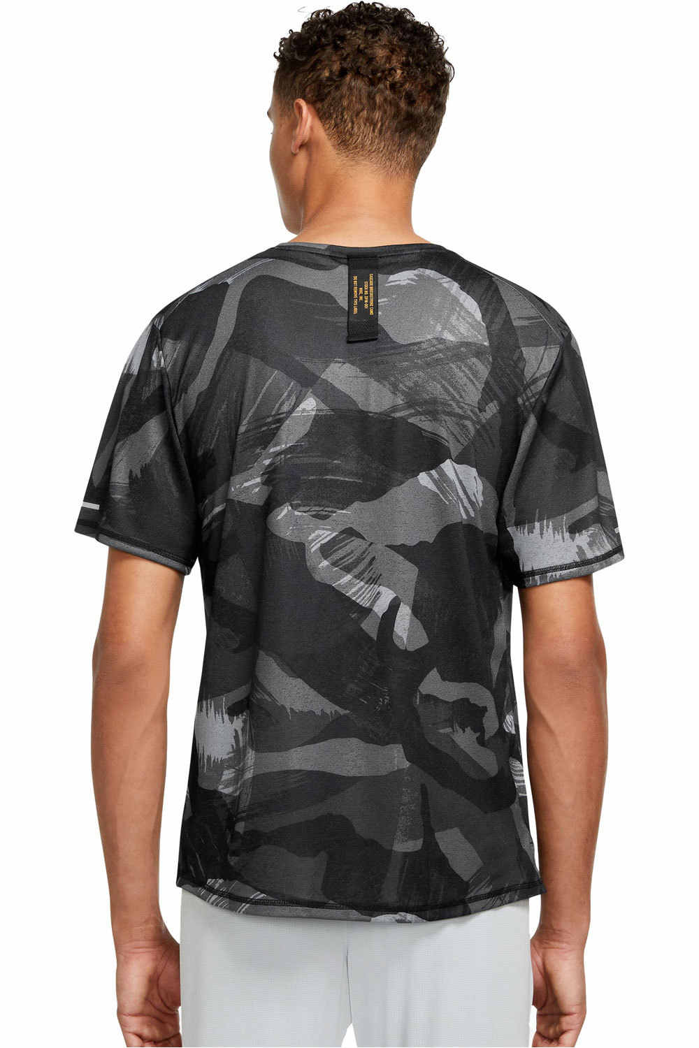 Nike camiseta técnica manga corta hombre DF MILER TOP SS CAMO vista trasera