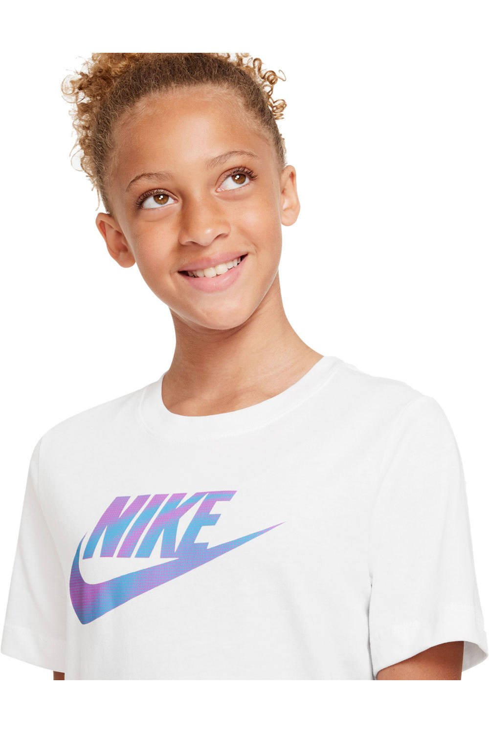 Nike camiseta manga corta niño X_U NSW TEE CORE BRANDMARK 2 vista detalle