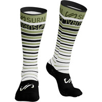 Sural calcetines running Calcetin Tecnico Alto Sublimado LINES SERIES vista frontal