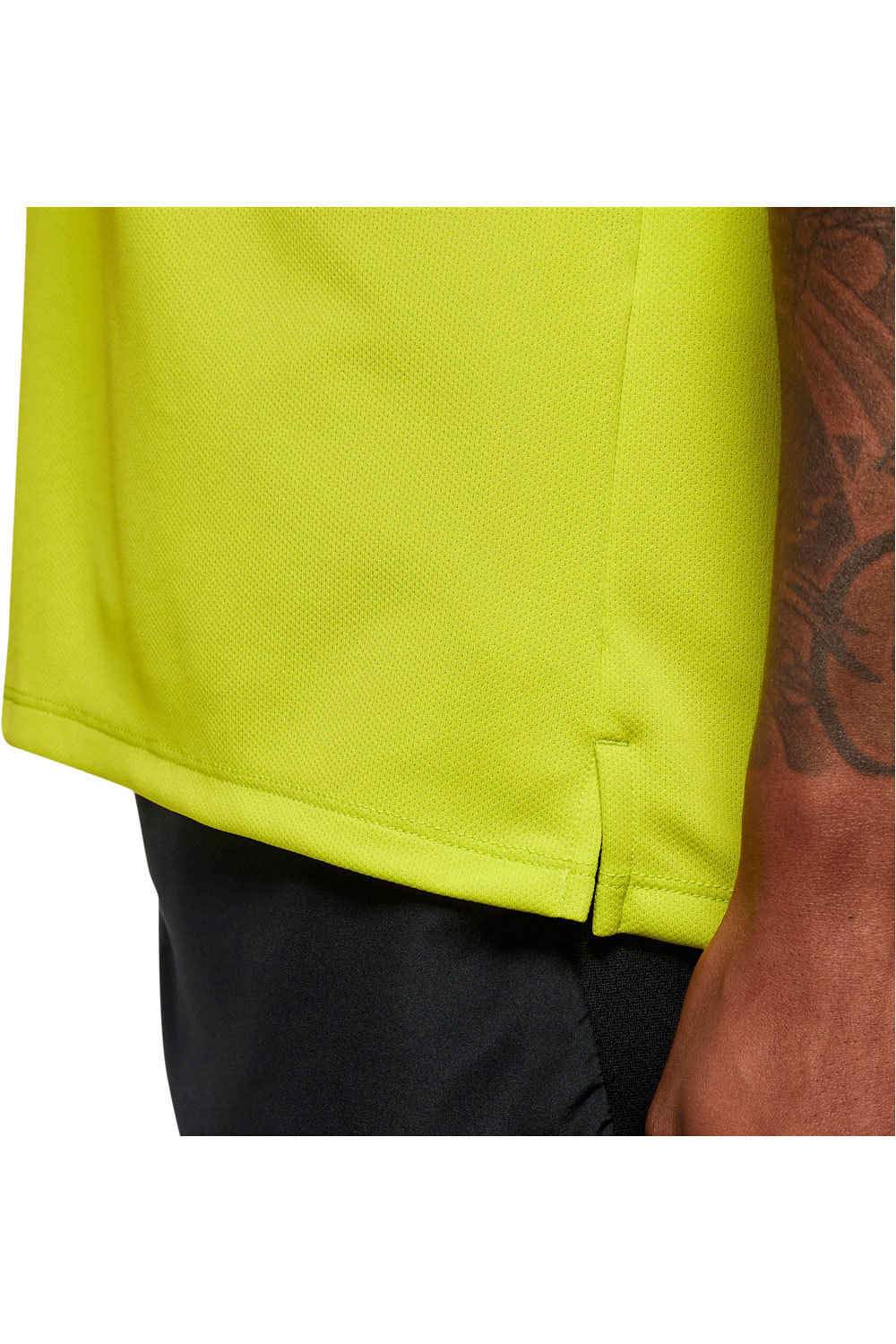 Nike camiseta técnica manga corta hombre M NK DF UV MILER SS vista detalle