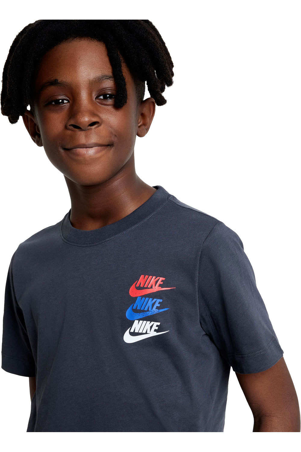 Nike camiseta manga corta niño B NSW SI GRAPHIC TEE vista detalle