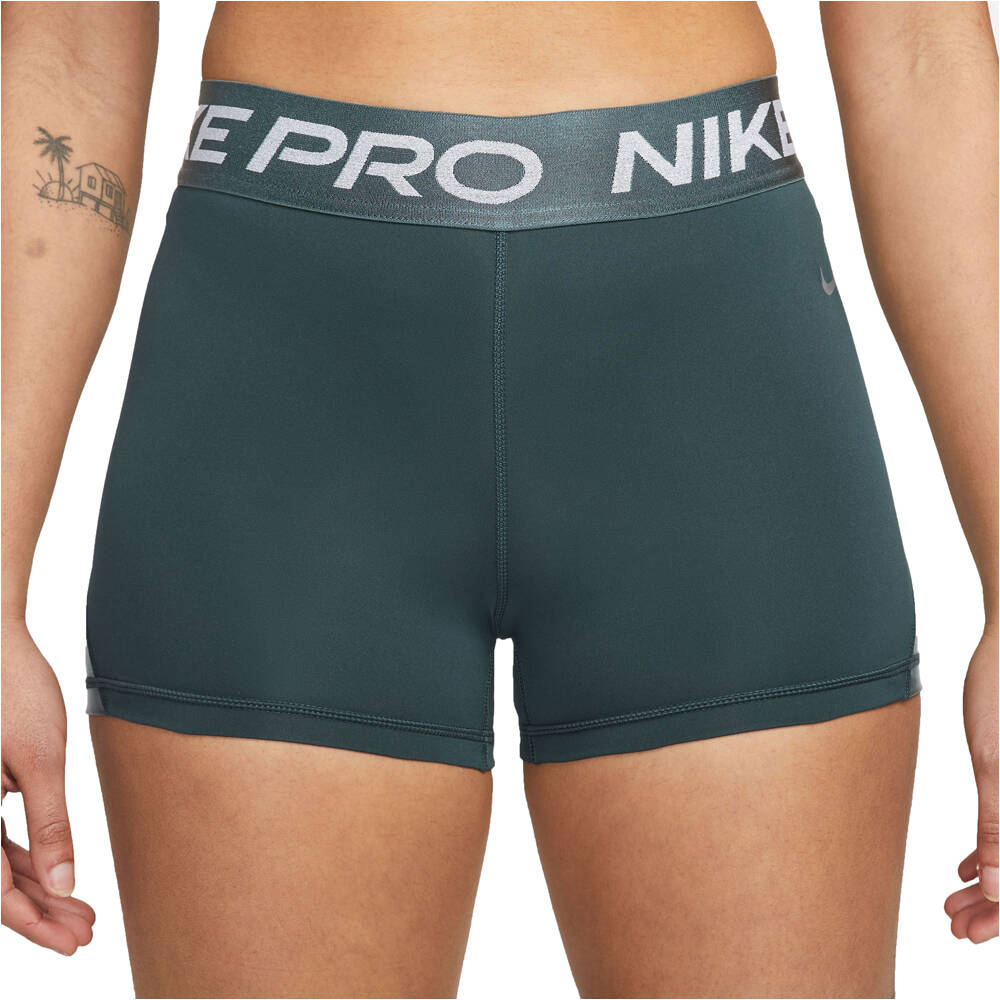 Nike pantalones y mallas cortas fitness mujer W NP DF MR 3IN SHORT SHINE vista frontal