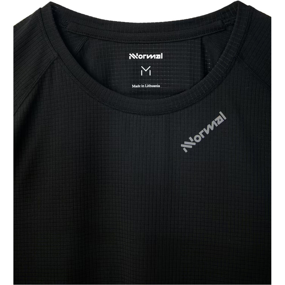 Nnormal camisetas trail running manga corta hombre RACE T-SHIRT BLACK vista detalle